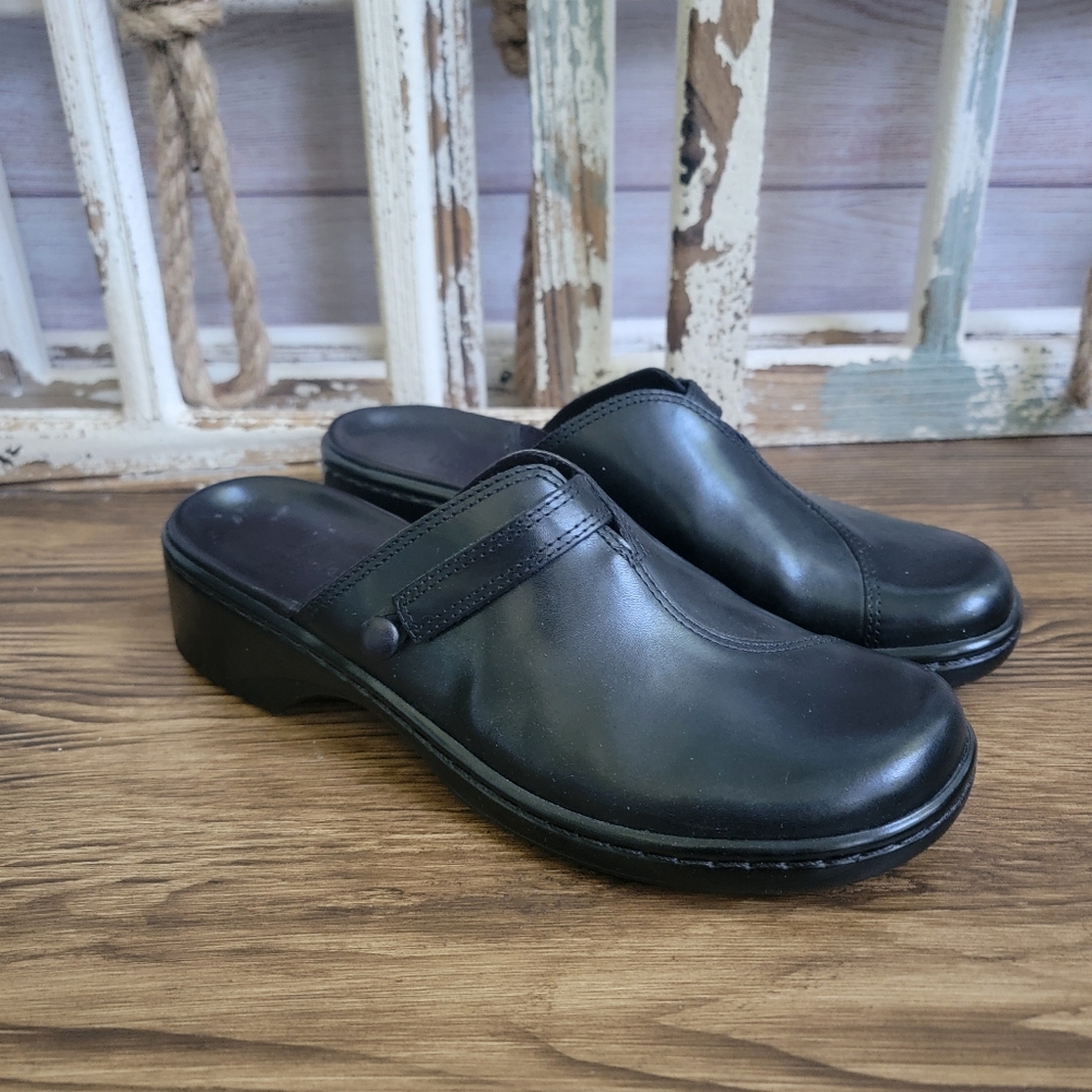 Clarks' Women's Black Mule Slip On Shoe
